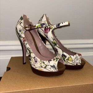 Used Gucci Flora Print Canvas Pump